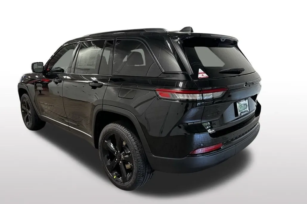 2025 Jeep Grand Cherokee Limited photo 1