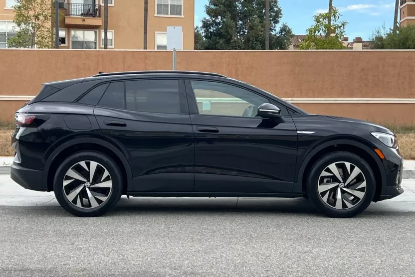 2025 Volkswagen ID.4 Pro photo 1