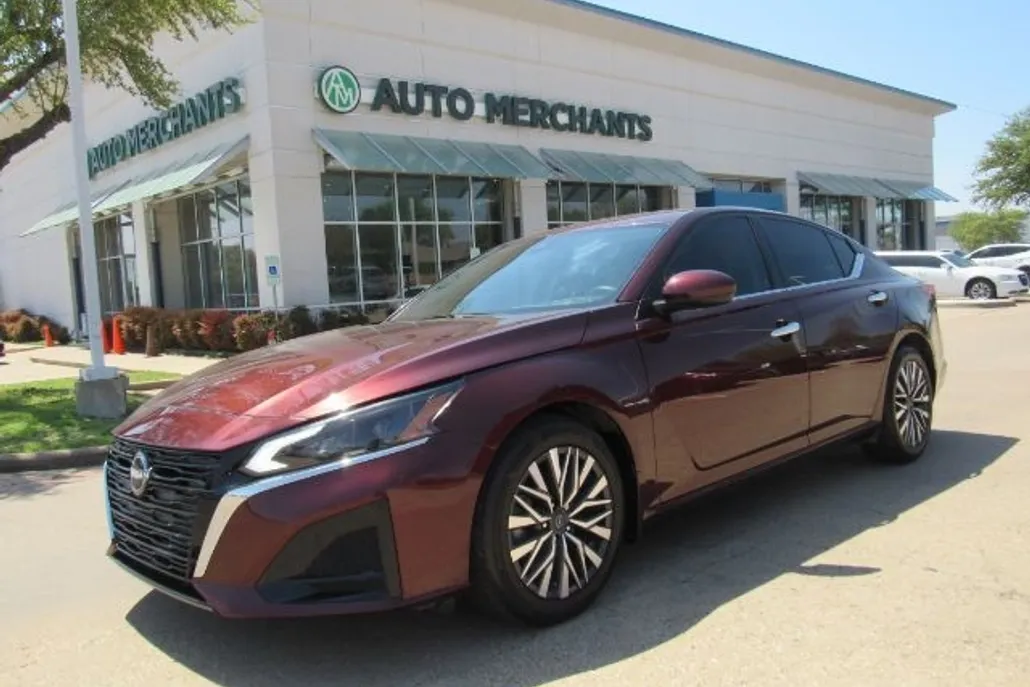 2023 Nissan Altima SV photo 1