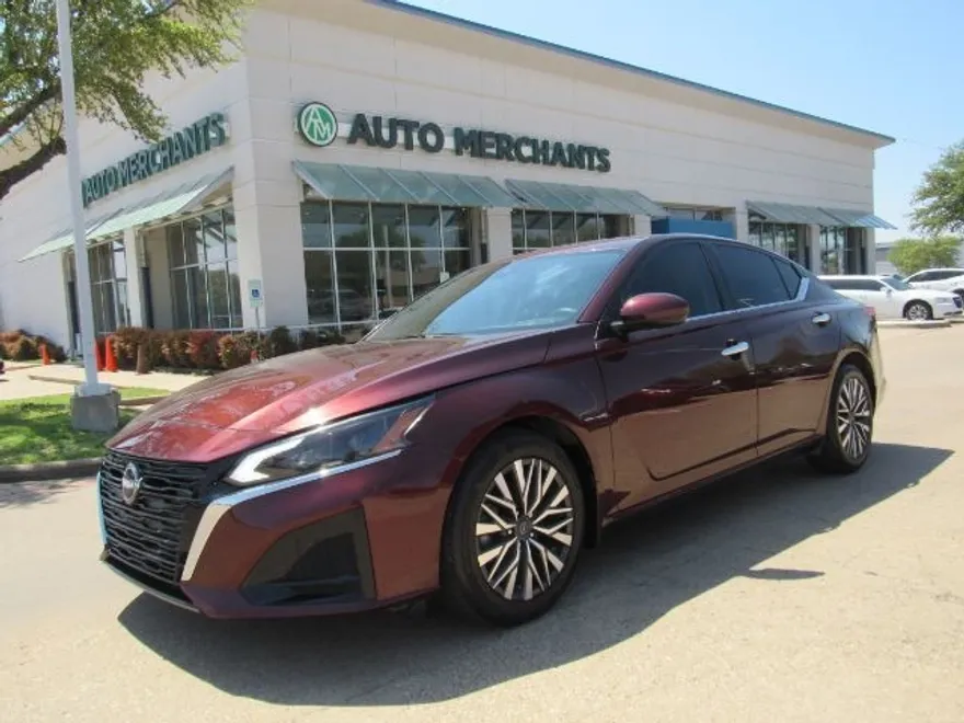 2023 Nissan Altima SV photo 1