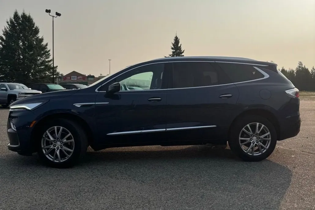 2022 Buick Enclave Essence photo 1
