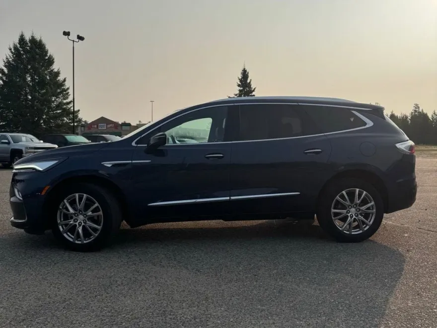 2022 Buick Enclave Essence photo 1