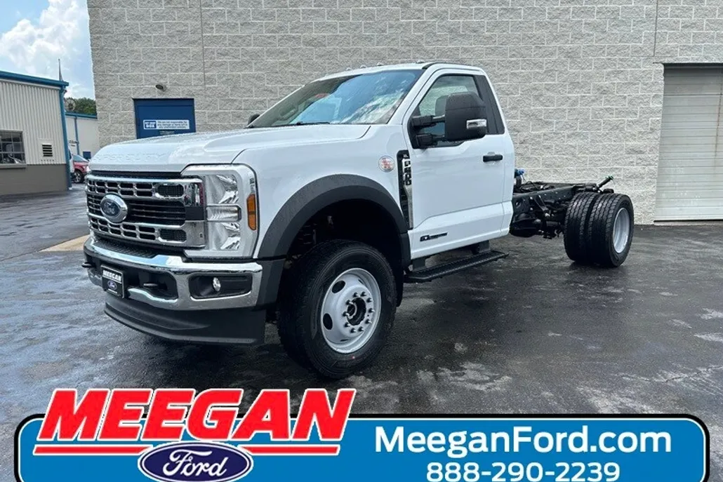 2025 Ford F-600 photo 1
