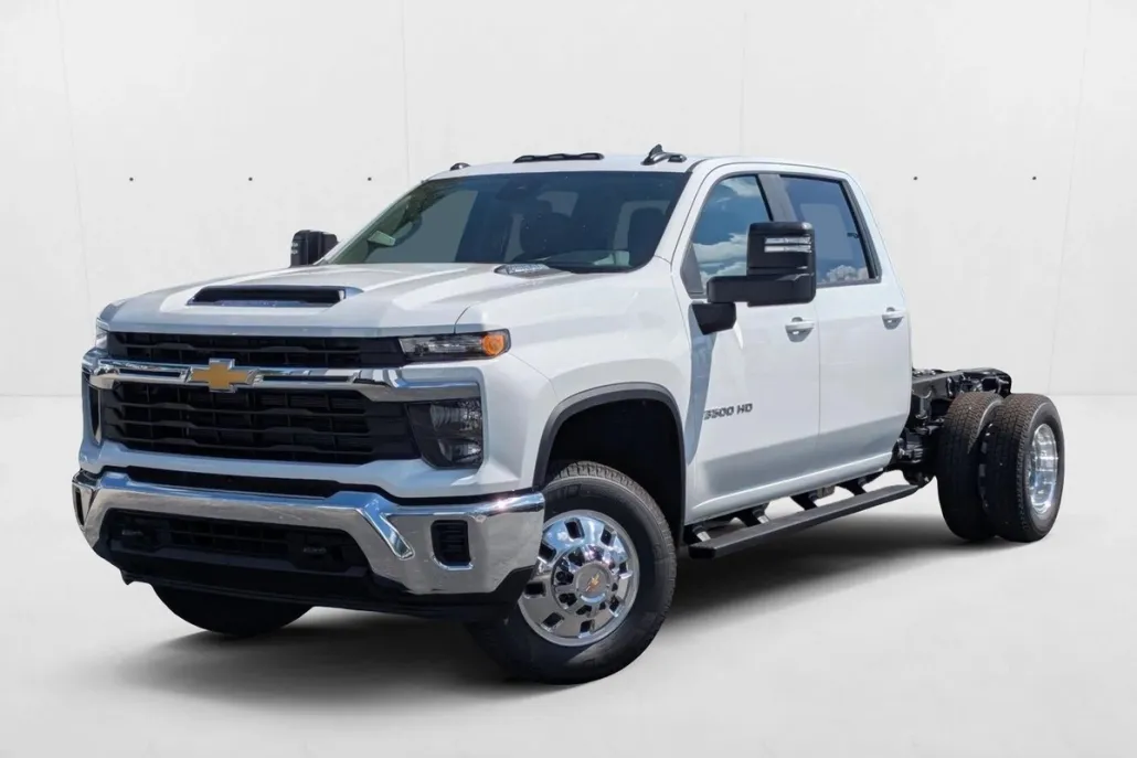 2025 Chevrolet Silverado 3500HD LT photo 1