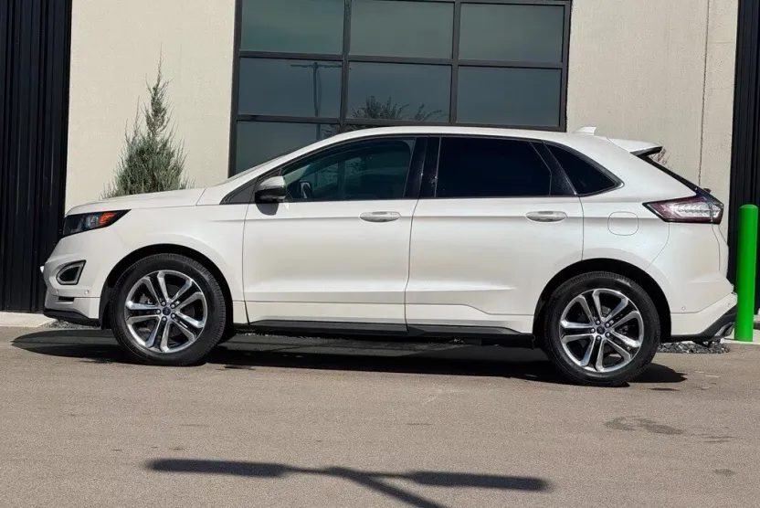 2015 Ford Edge Sport photo 1