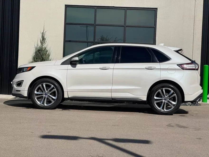 2015 Ford Edge Sport photo 1