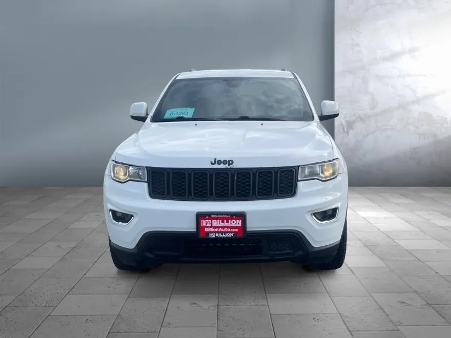 2019 Jeep Grand Cherokee Laredo E photo 1