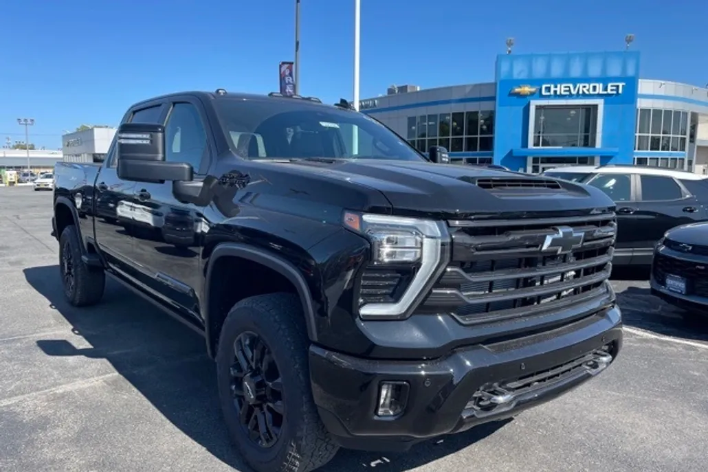 2025 Chevrolet Silverado 3500HD High Country photo 1
