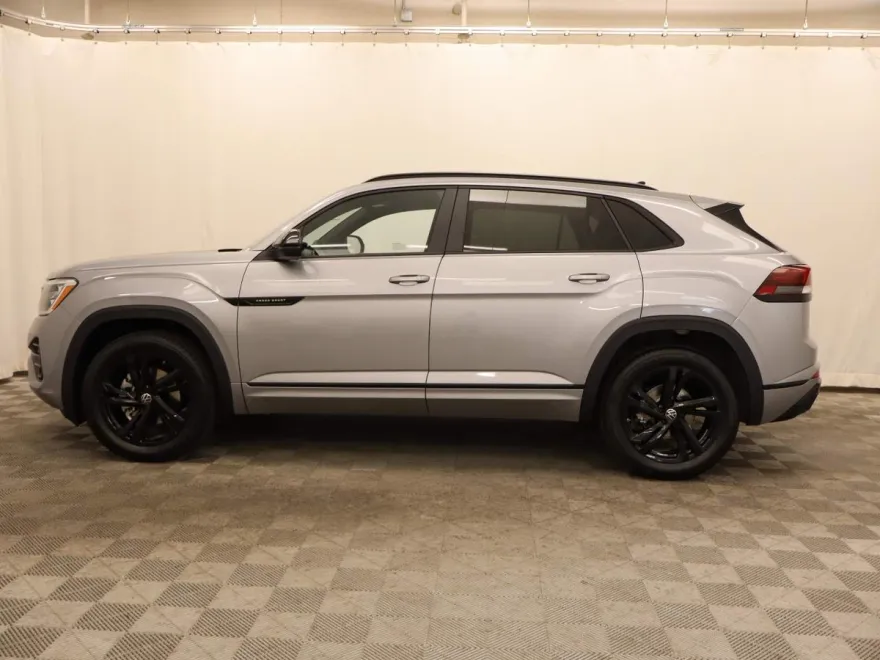 2026 Volkswagen Atlas Cross Sport SEL R-Line photo 1
