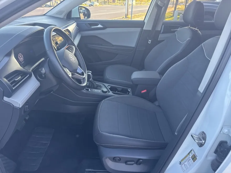 2024 Volkswagen Taos SE photo 16