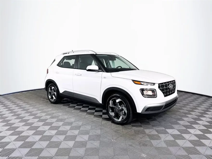 2025 Hyundai Venue SEL photo 1