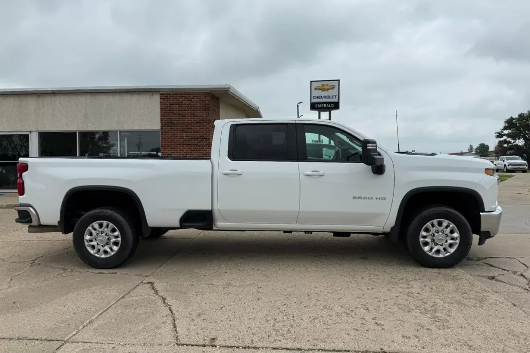 2021 Chevrolet Silverado 3500HD LT photo 1