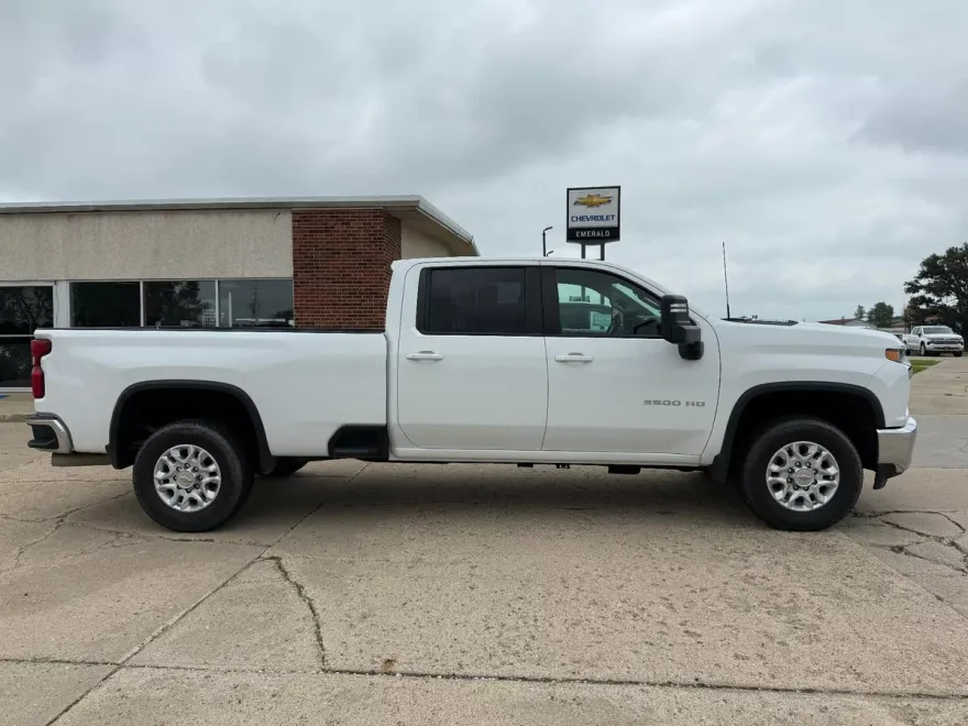 2021 Chevrolet Silverado 3500HD LT photo 1