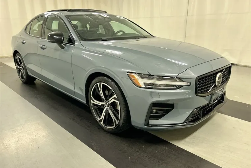 2024 Volvo S60 B5 Plus photo 1