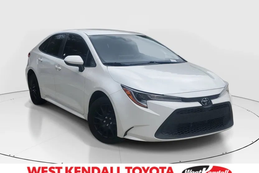 2020 Toyota Corolla LE photo 1
