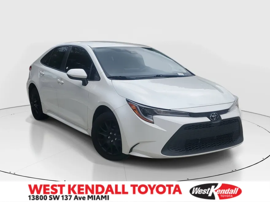 2020 Toyota Corolla LE photo 1