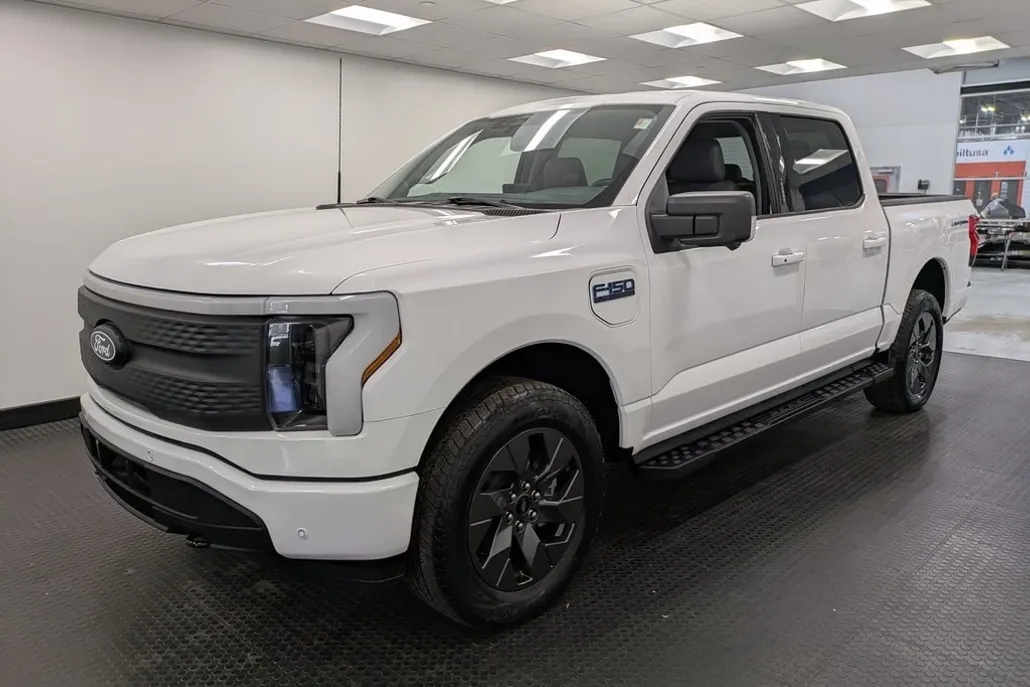 2024 Ford F-150 Lightning photo 1