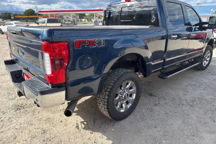 2017 Ford F-250 Lariat photo 1