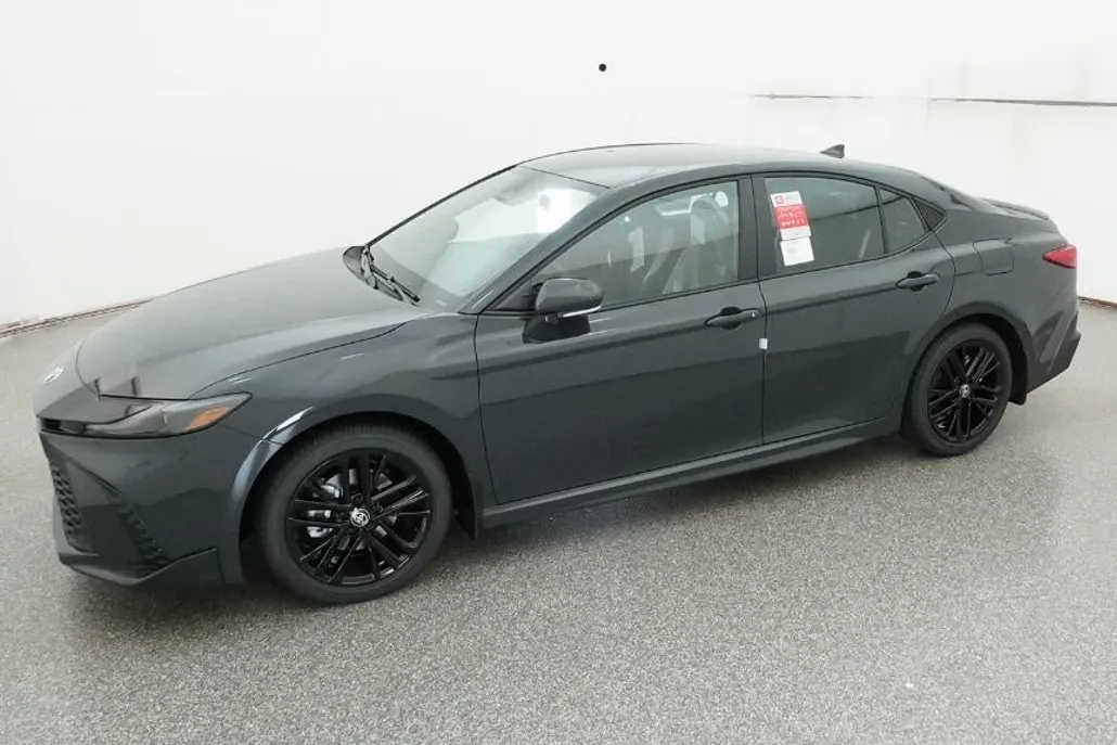 2026 Toyota Camry SE photo 1