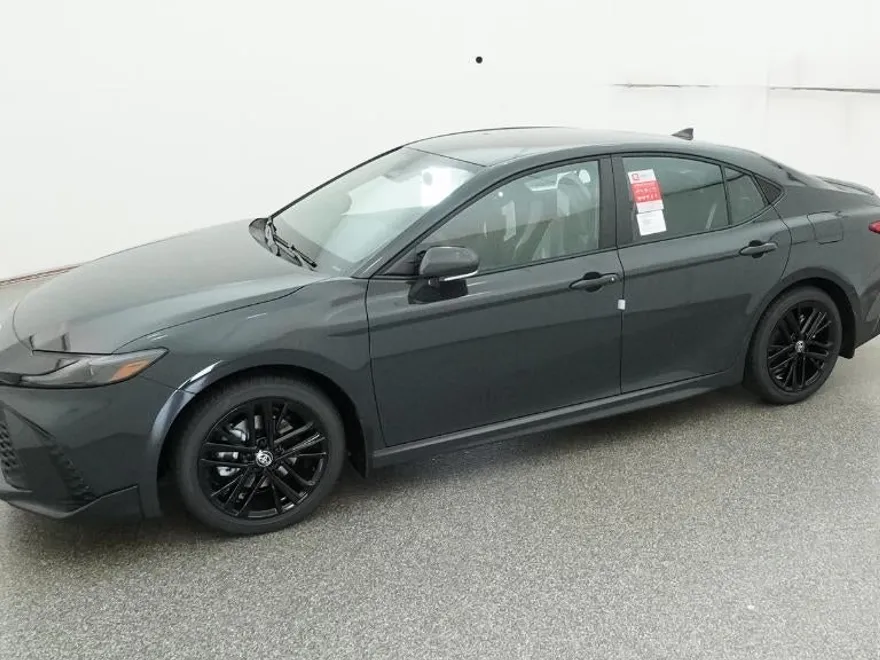 2026 Toyota Camry SE photo 1