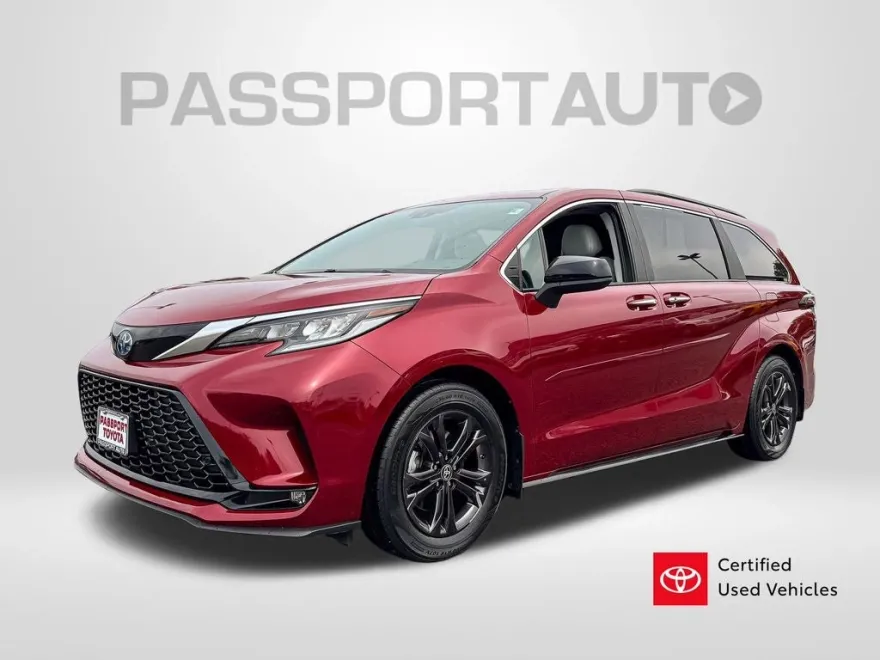 2024 Toyota Sienna XSE photo 1