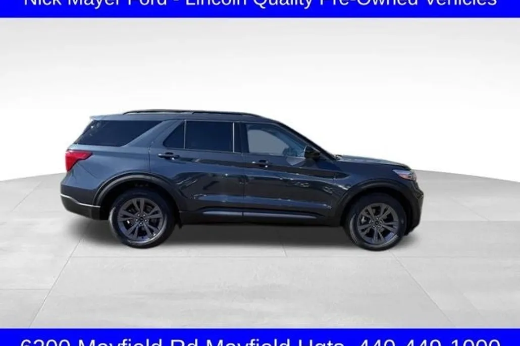 2023 Ford Explorer XLT photo 1