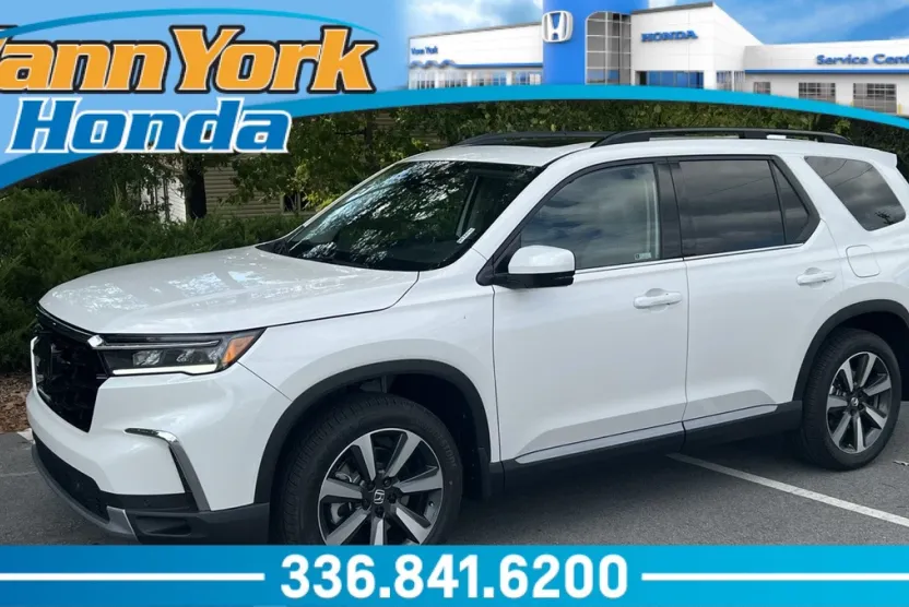 2025 Honda Pilot Touring photo 1