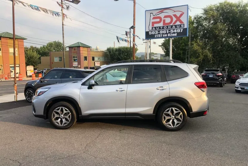 2020 Subaru Forester Premium photo 1