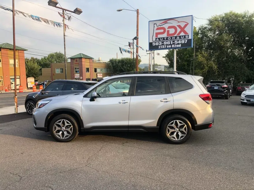 2020 Subaru Forester Premium photo 1