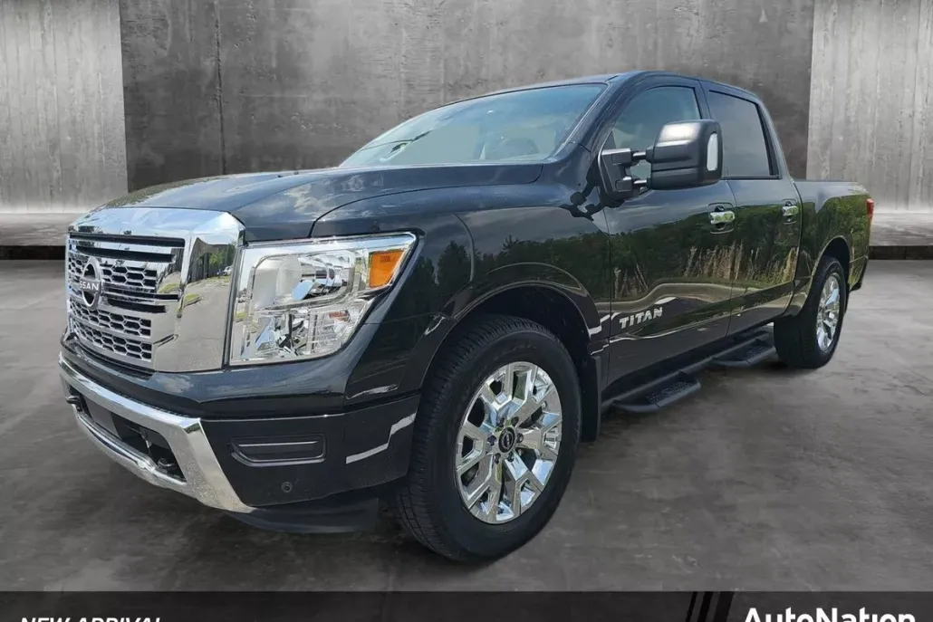2023 Nissan Titan SV Crew Cab photo 1