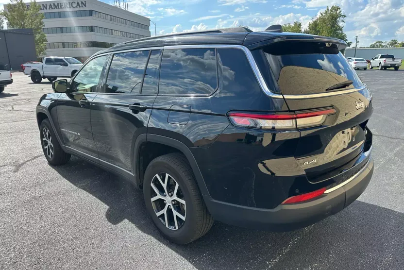 2024 Jeep Grand Cherokee Limited photo 1