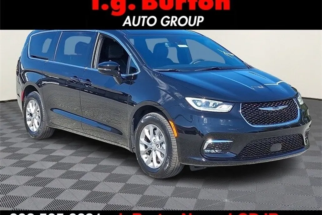 2026 Chrysler Pacifica photo 1