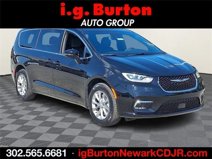 2026 Chrysler Pacifica photo 1