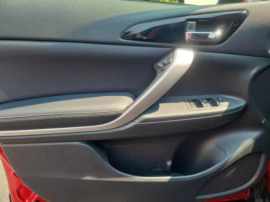 2023 Mitsubishi Eclipse Cross SEL photo 12