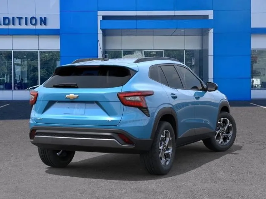 2025 Chevrolet Trax LT photo 1