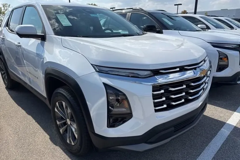 2026 Chevrolet Equinox LT photo 1