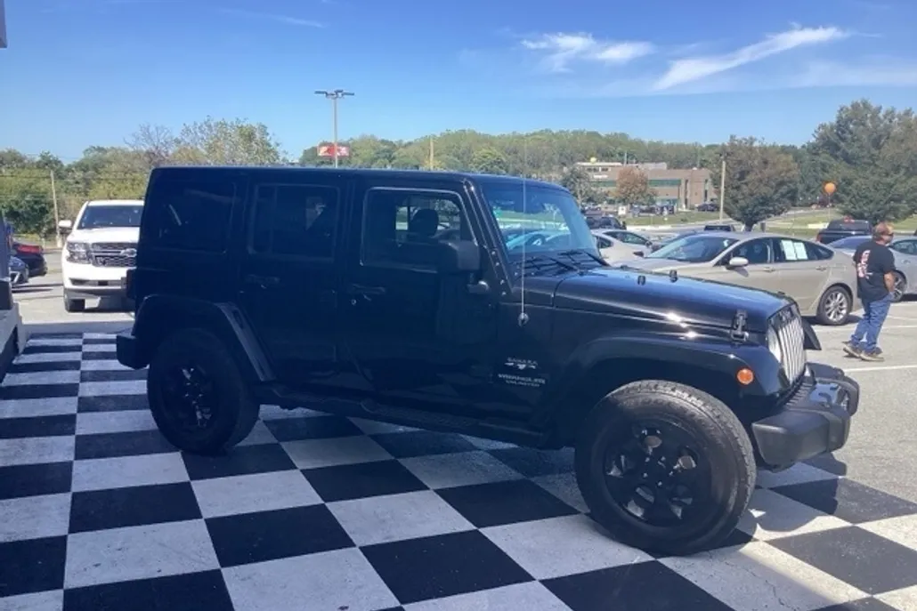 2017 Jeep Wrangler Unlimited Sahara photo 1