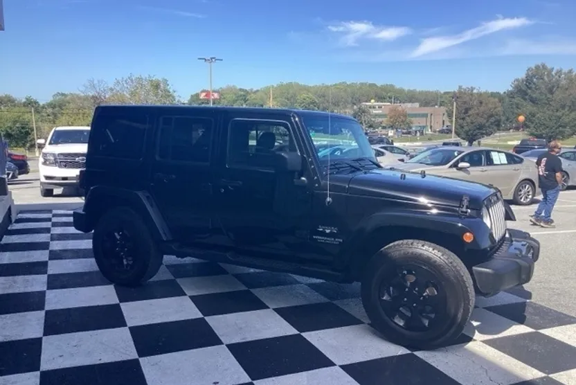 2017 Jeep Wrangler Unlimited Sahara photo 1