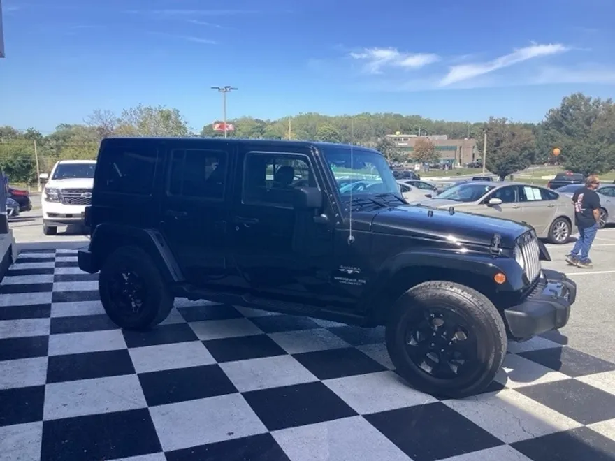 2017 Jeep Wrangler Unlimited Sahara photo 1