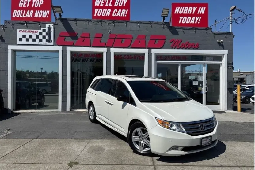 2013 Honda Odyssey Touring photo 1
