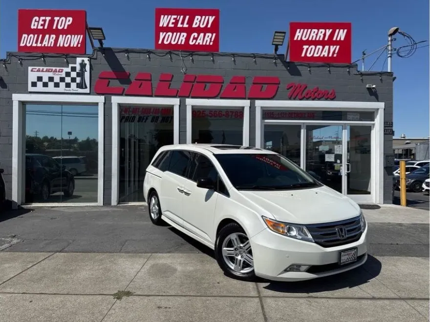 2013 Honda Odyssey Touring photo 1