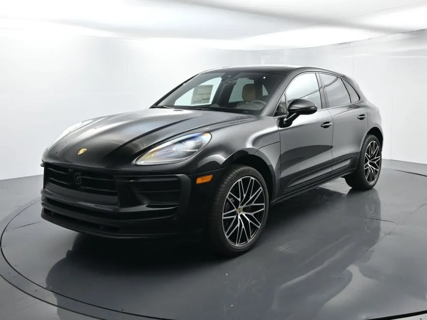 2026 Porsche Macan T photo 1
