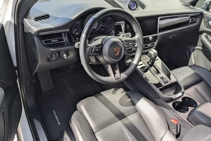 2023 Porsche Macan S photo 1