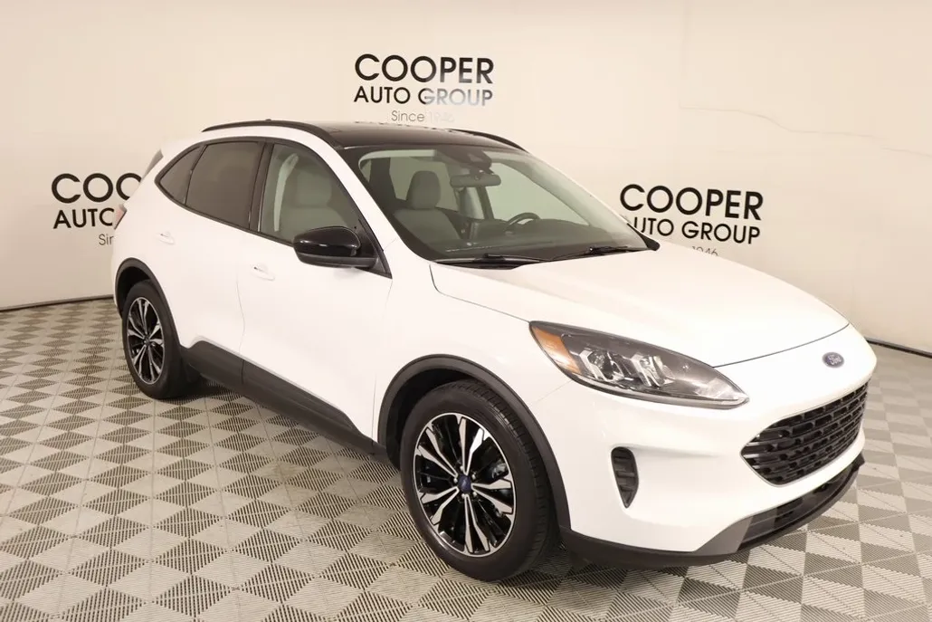 2021 Ford Escape SE Hybrid photo 1