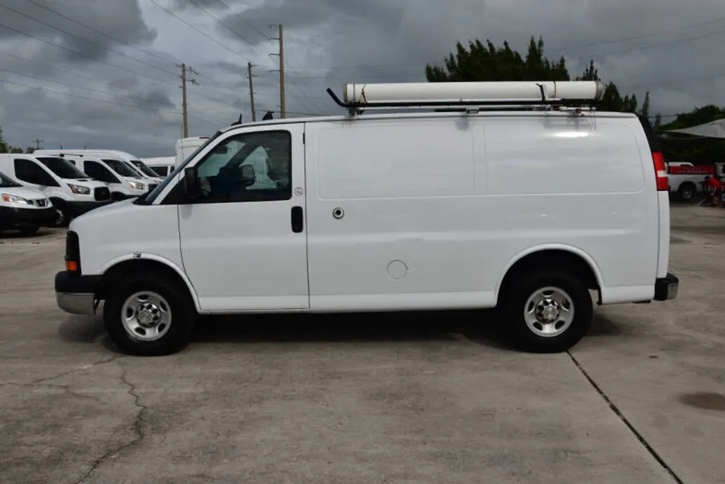 2014 Chevrolet Express 2500 Cargo Van photo 1