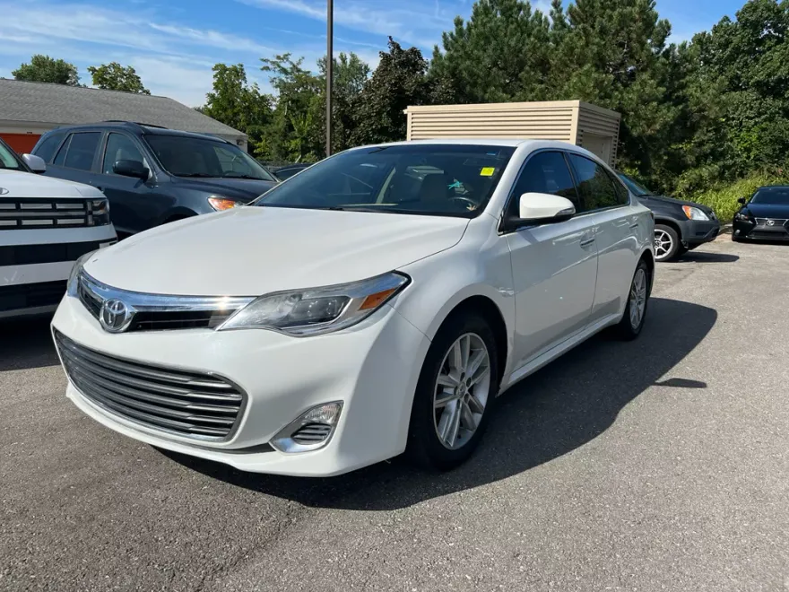 2015 Toyota Avalon XLE photo 1