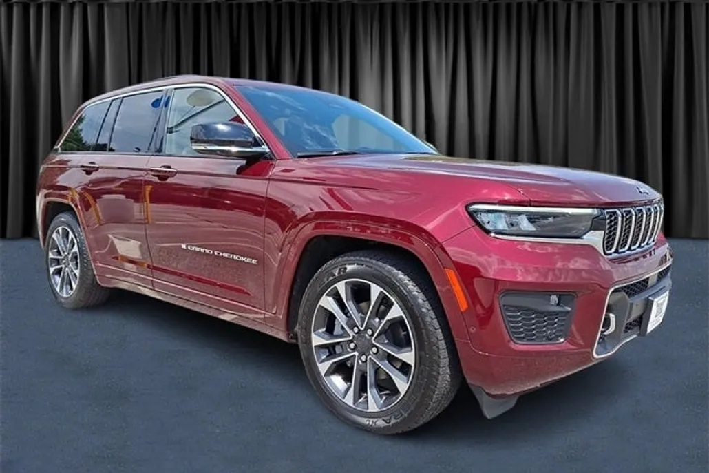 2023 Jeep Grand Cherokee Overland photo 1