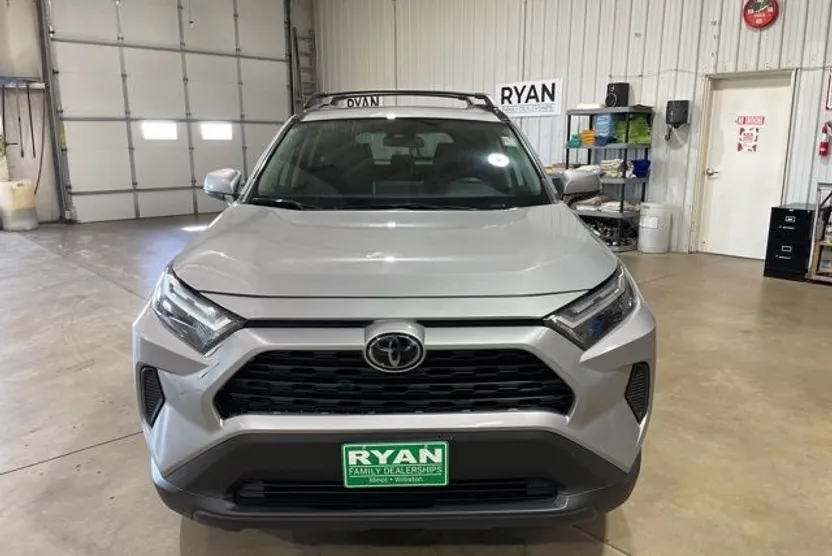 2023 Toyota RAV4 XLE photo 1