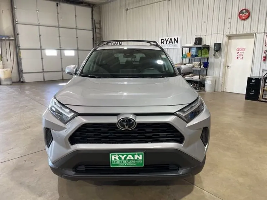 2023 Toyota RAV4 XLE photo 1