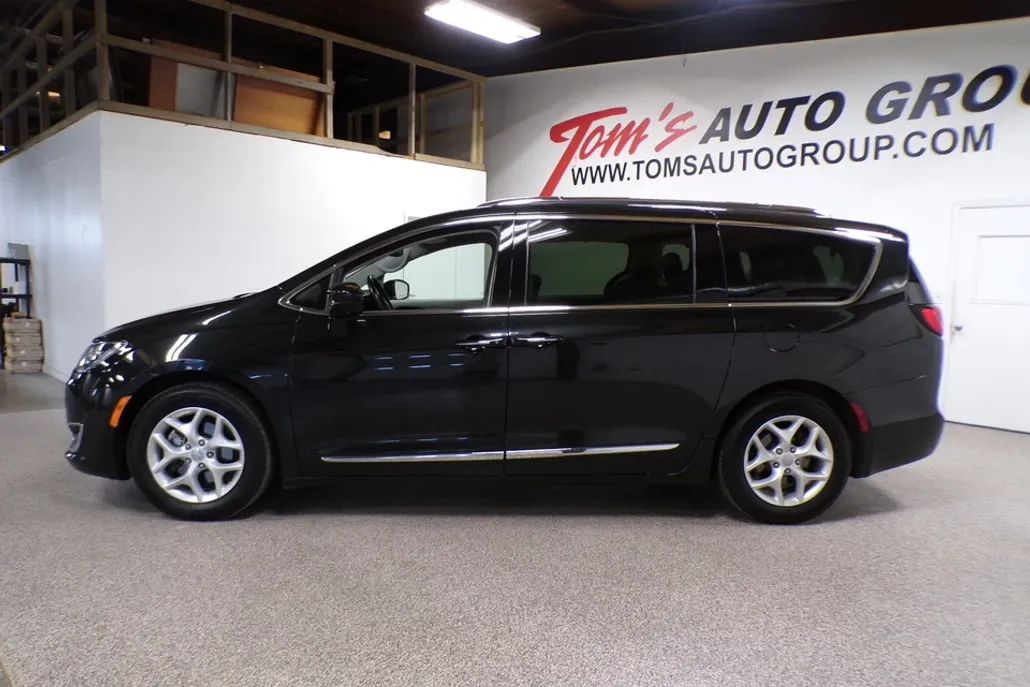2018 Chrysler Pacifica Touring Plus photo 1